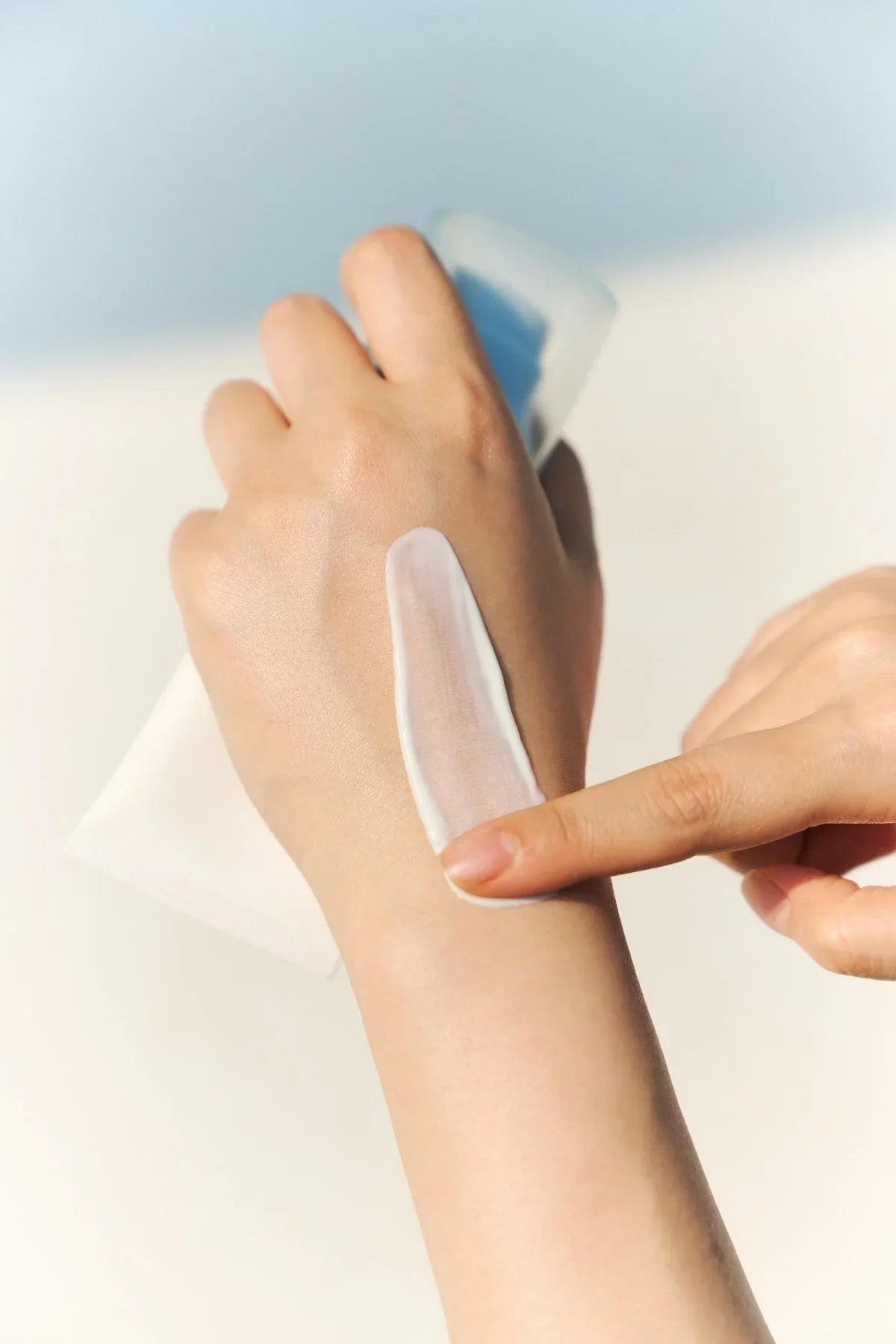 SKIN1004 Madagascar Centella Hyalu-Cica Water-Fit Sun Serum