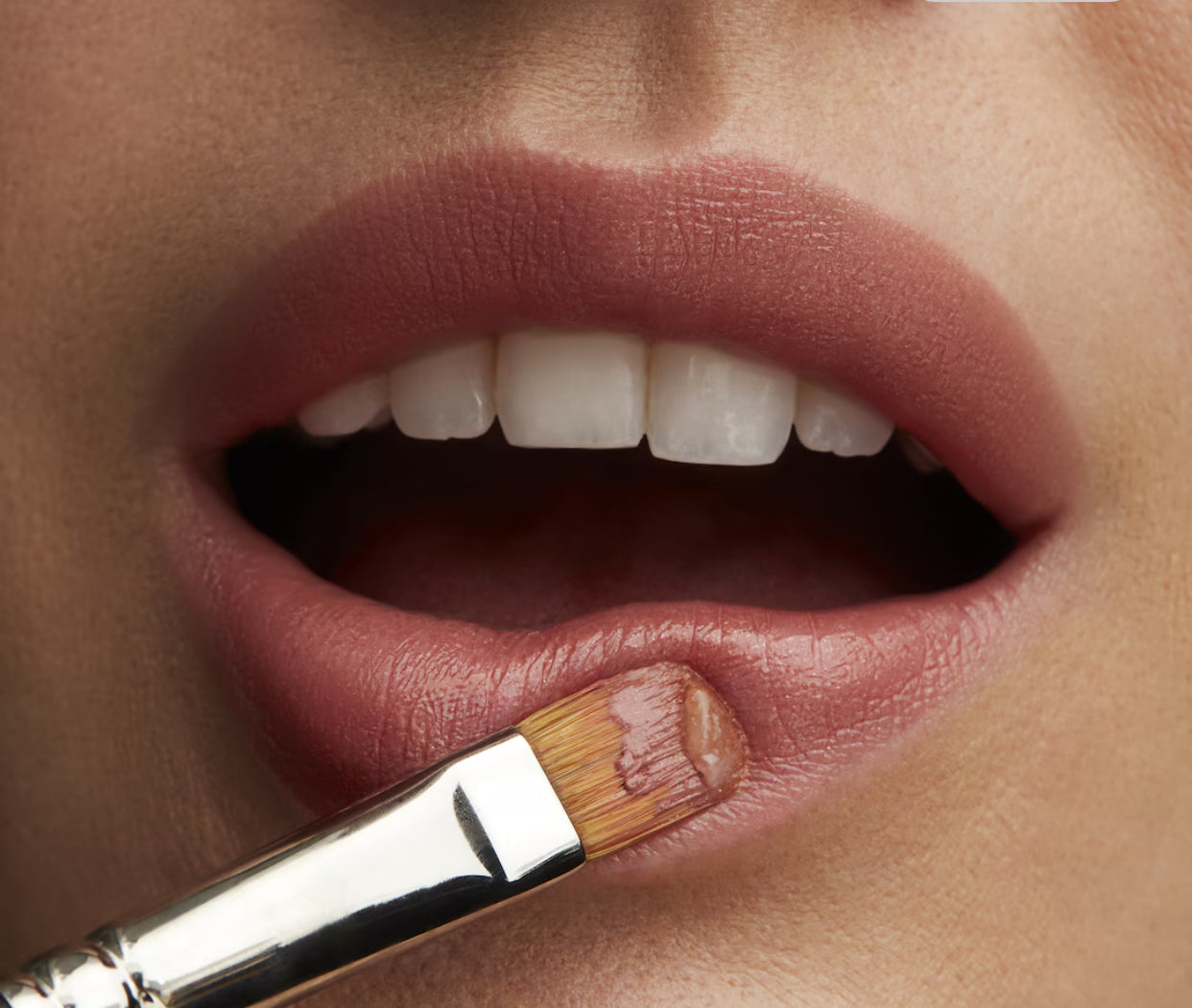 MAC LUSTREGLASS SHEER-SHINE LIPSTICK