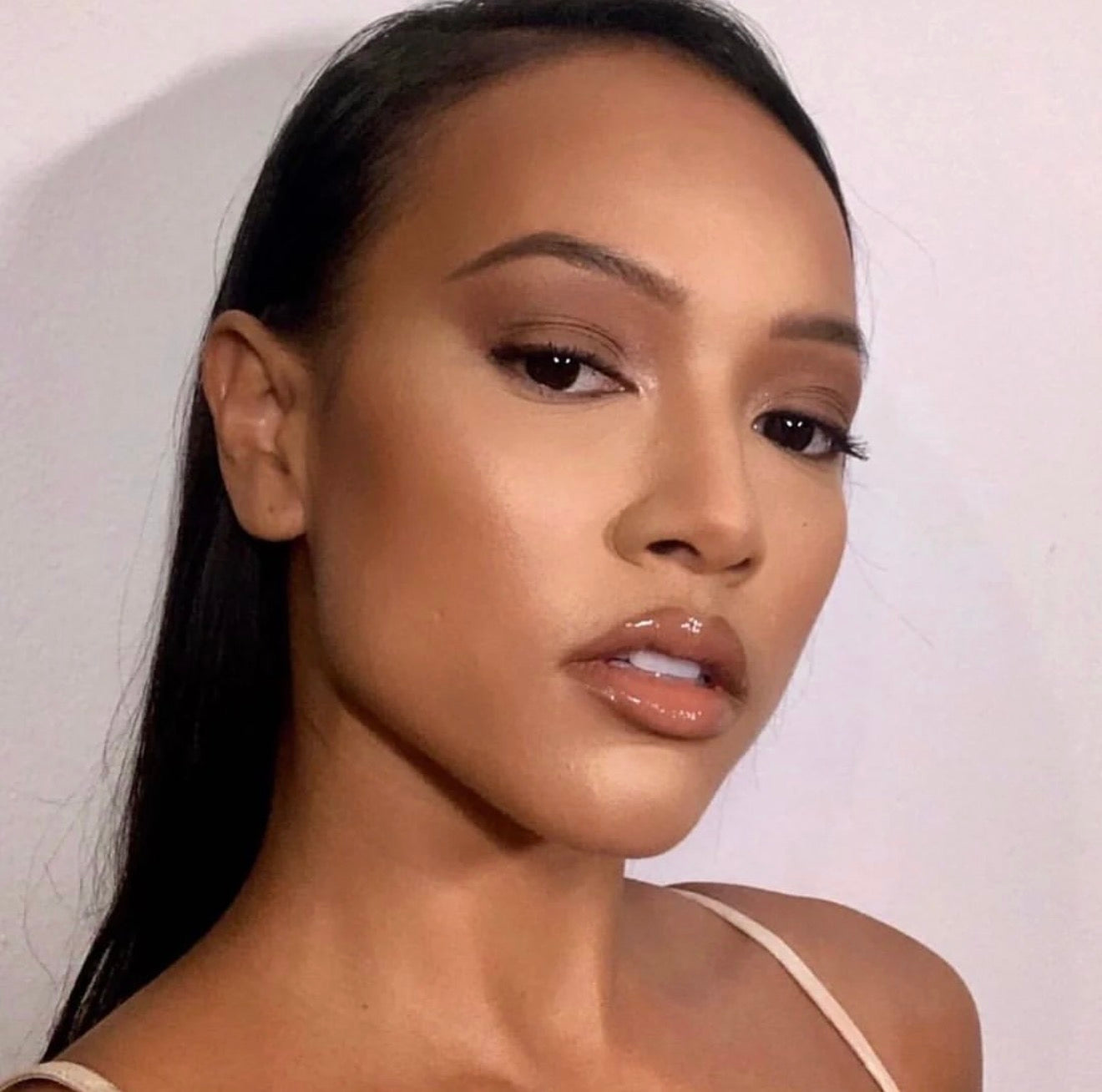 Iconic london Lip Plumping Gloss