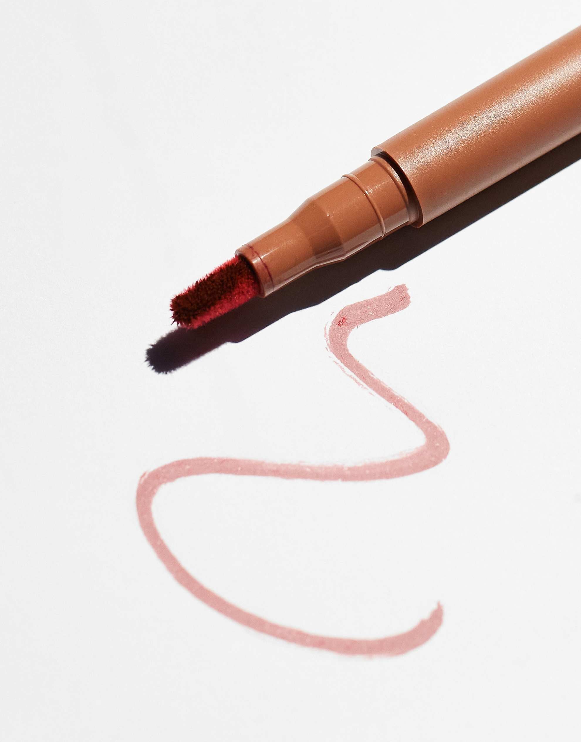 HUDA BEAUTY  Lip Contour Lip Stain for 12-Hour Wear
