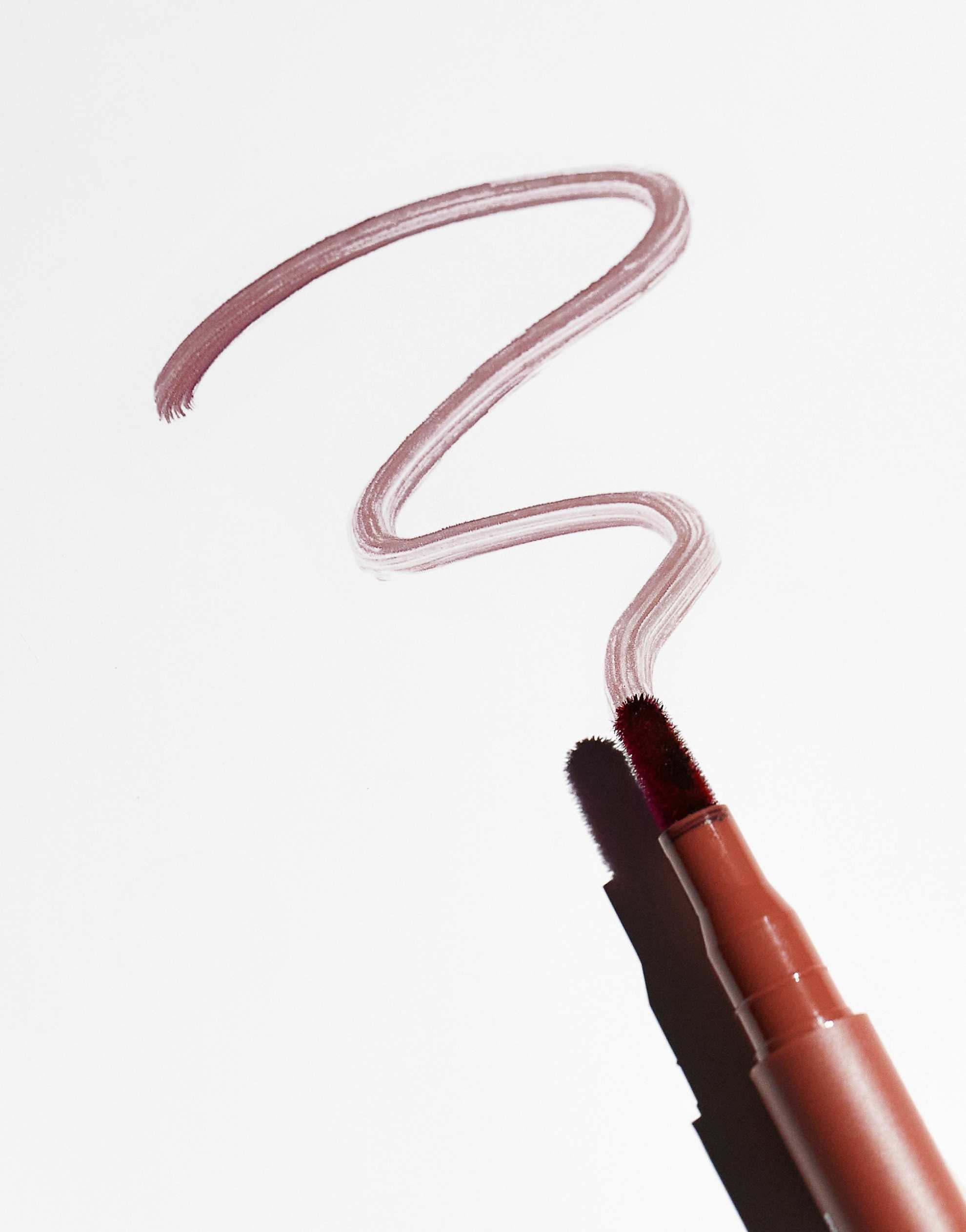 HUDA BEAUTY  Lip Contour Lip Stain for 12-Hour Wear